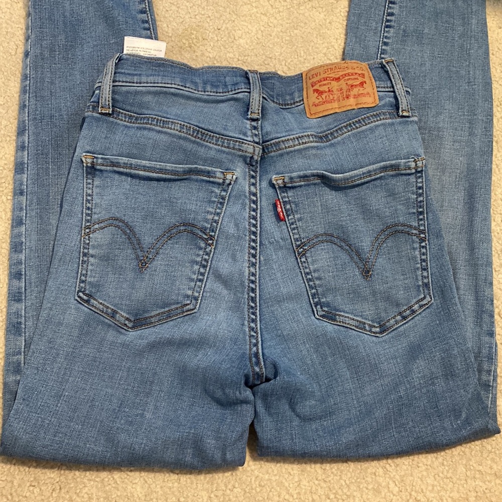 Levis highwaisted skinny jeans